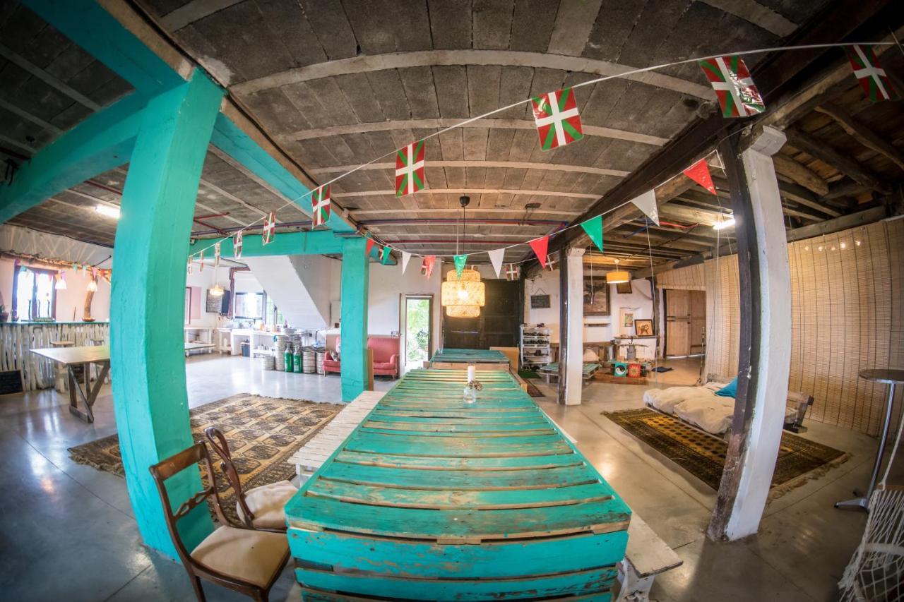 Surf Camp San Sebastian Partyhostel Aia Exterior foto