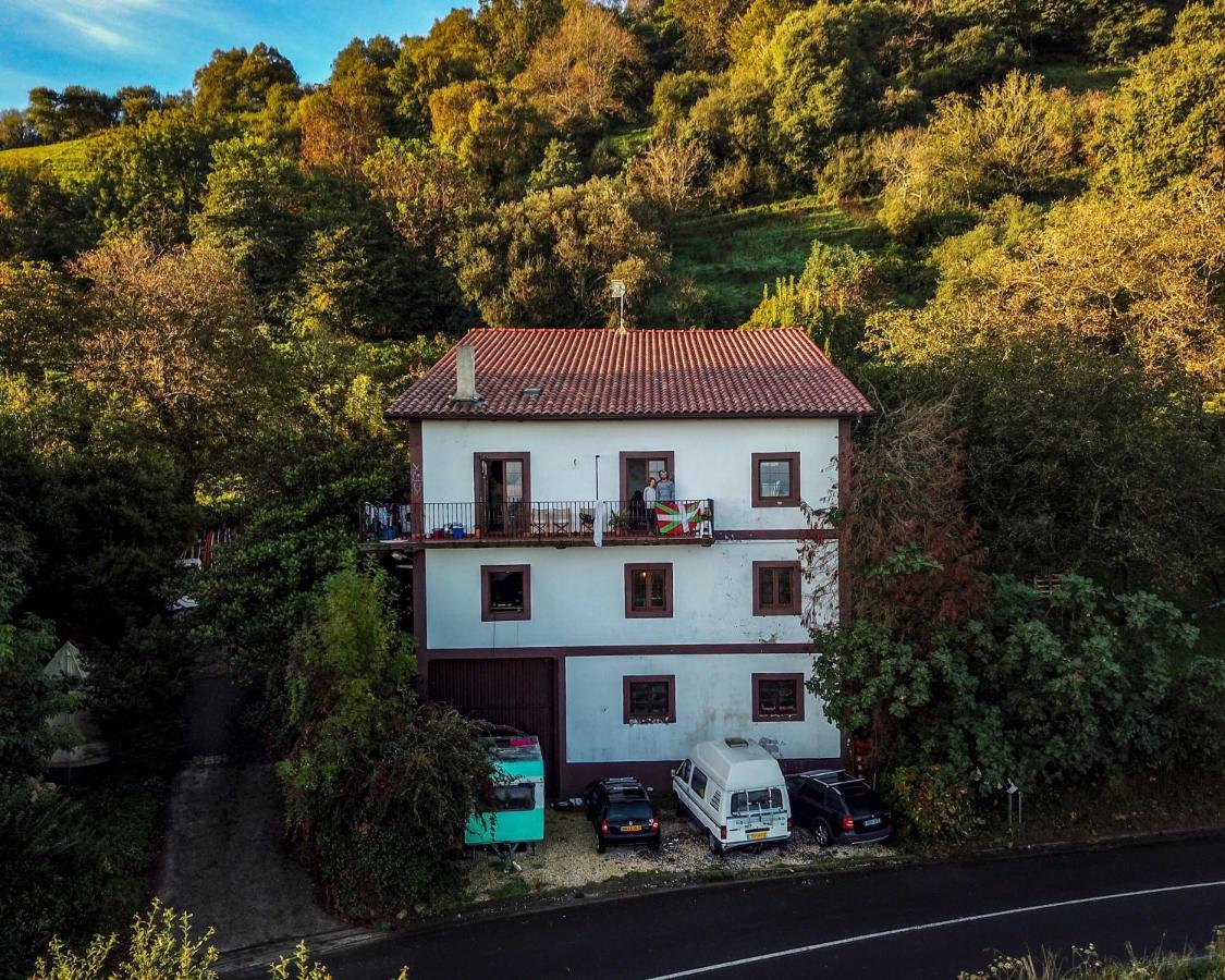 Surf Camp San Sebastian Partyhostel Aia Exterior foto
